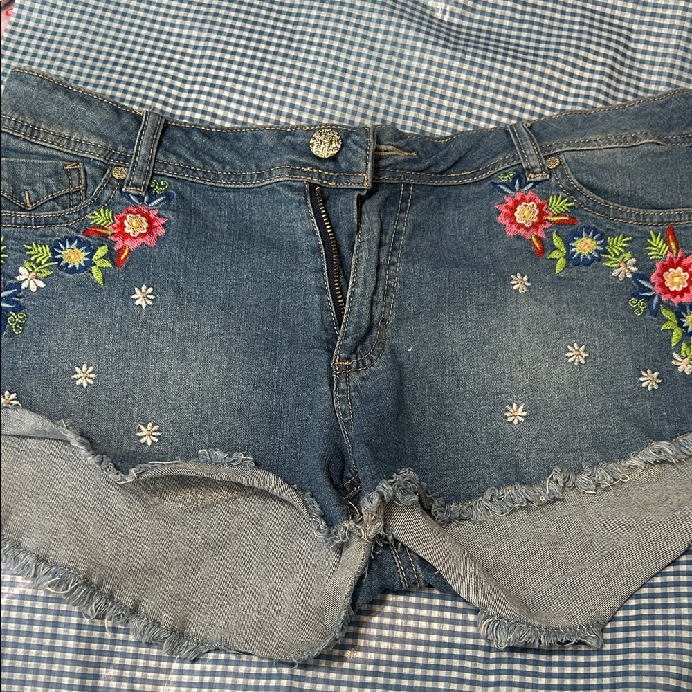 Rue21 Blue Jean Shorts with Floral Embroidery - Picture 3 of 6